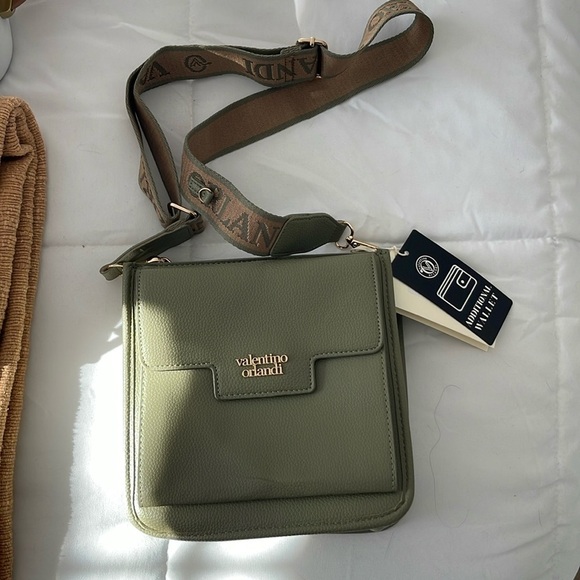 Valentino Orlandi Green Camera Strap Crossbody Bag With Card Holder. NWT. MA5 - Picture 3 of 13